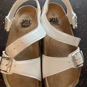 XTI Basic White Platforms